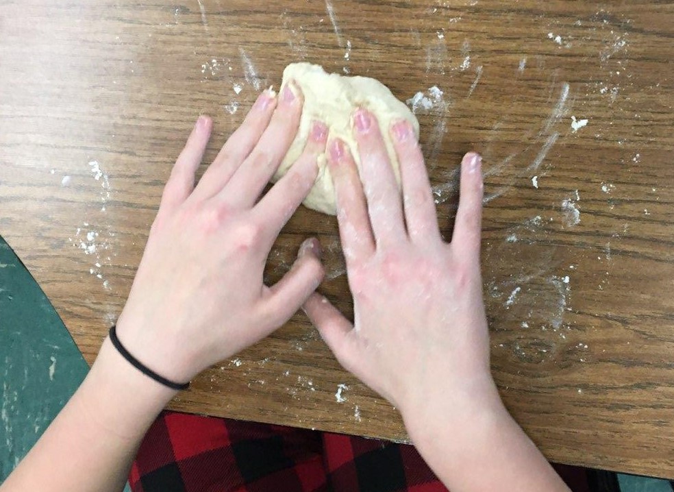 4-Hers making bread kits